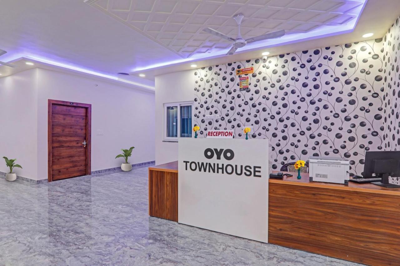 Townhouse P.S.Palace Near Amausi Metro Station Λάκναου Εξωτερικό φωτογραφία