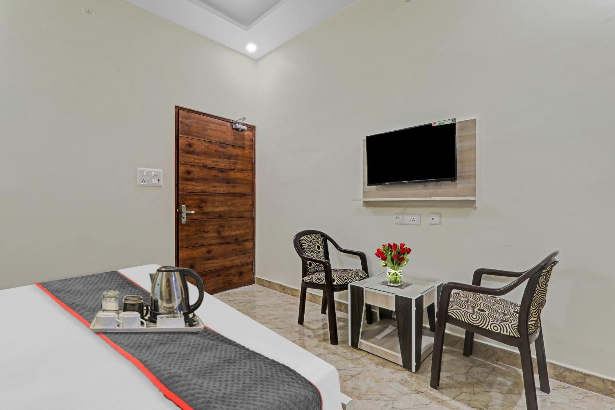 Townhouse P.S.Palace Near Amausi Metro Station Λάκναου Εξωτερικό φωτογραφία