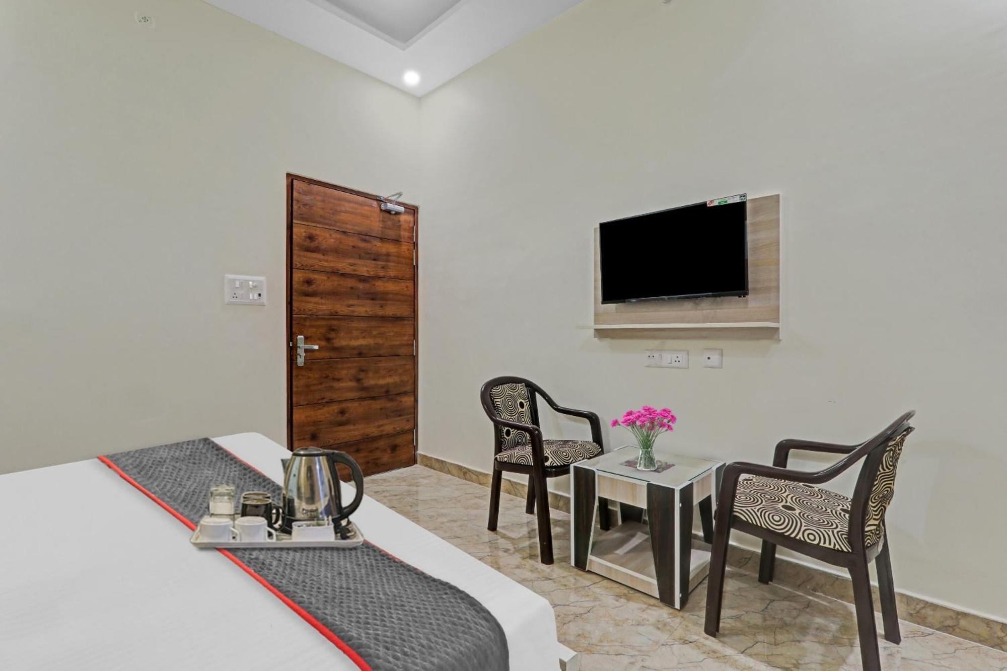 Townhouse P.S.Palace Near Amausi Metro Station Λάκναου Εξωτερικό φωτογραφία