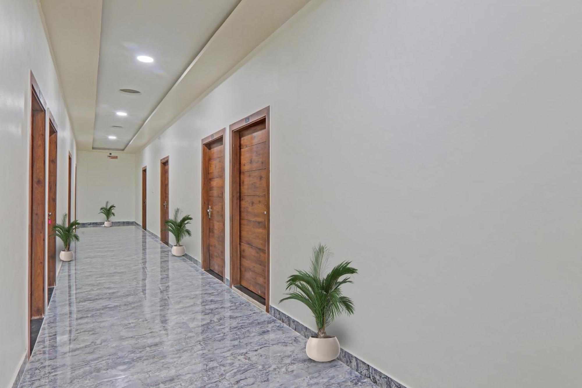 Townhouse P.S.Palace Near Amausi Metro Station Λάκναου Εξωτερικό φωτογραφία