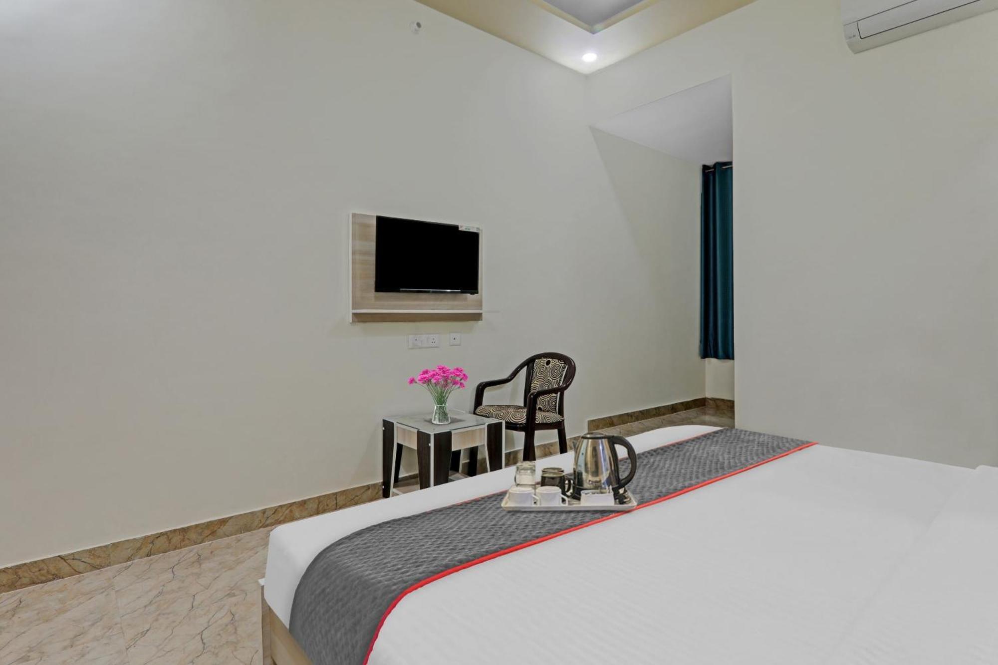 Townhouse P.S.Palace Near Amausi Metro Station Λάκναου Εξωτερικό φωτογραφία