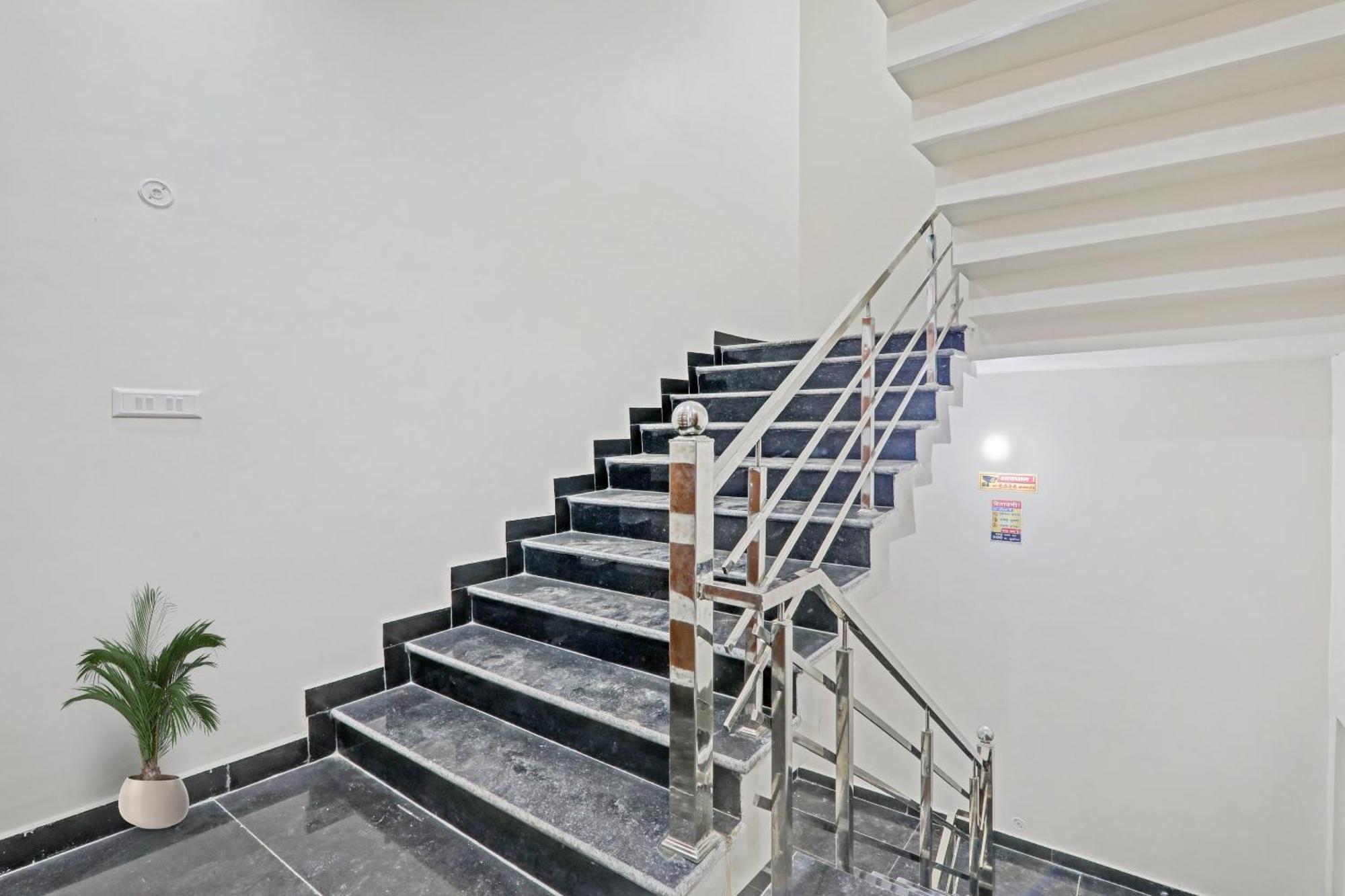 Townhouse P.S.Palace Near Amausi Metro Station Λάκναου Εξωτερικό φωτογραφία