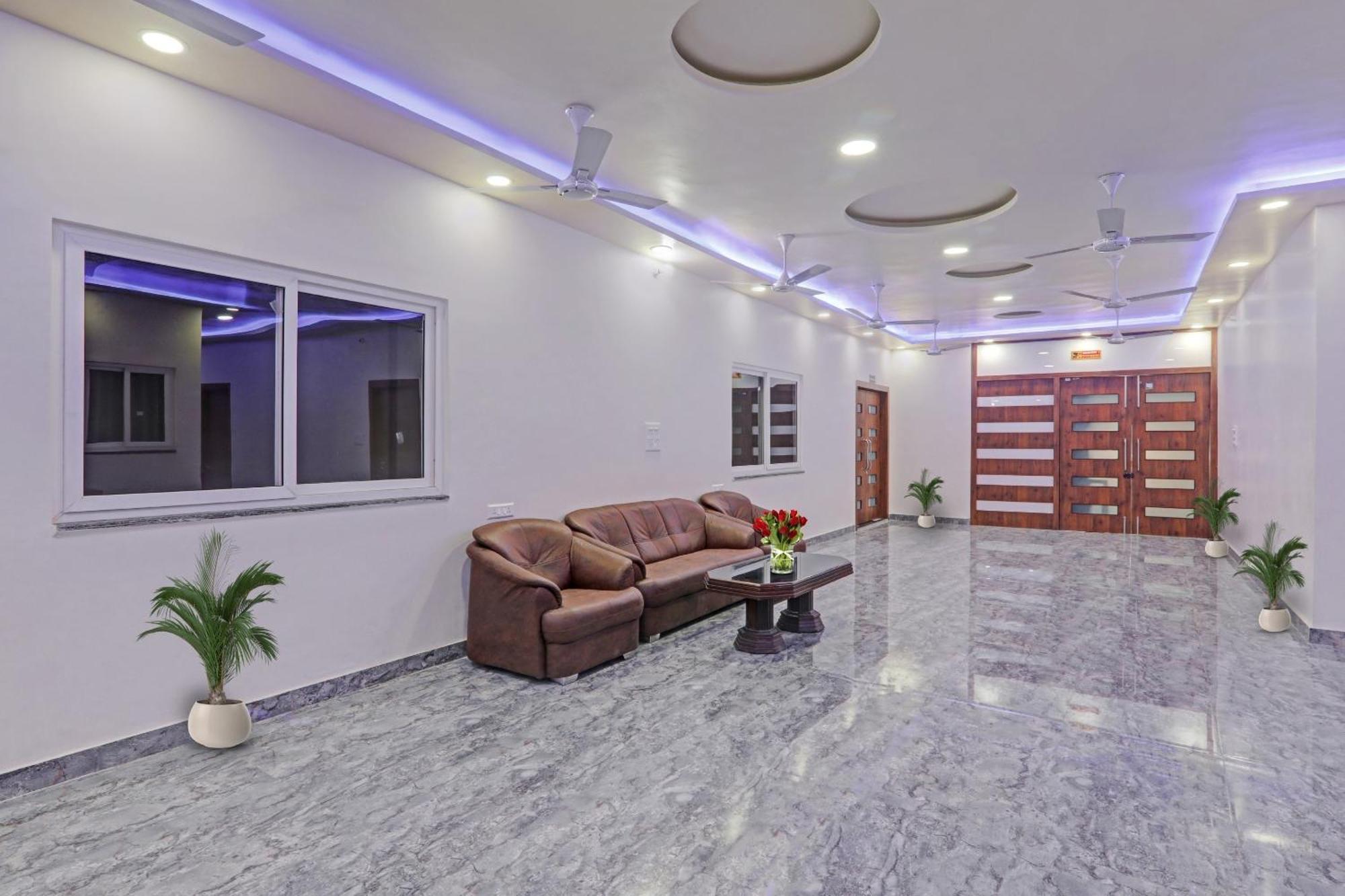 Townhouse P.S.Palace Near Amausi Metro Station Λάκναου Εξωτερικό φωτογραφία