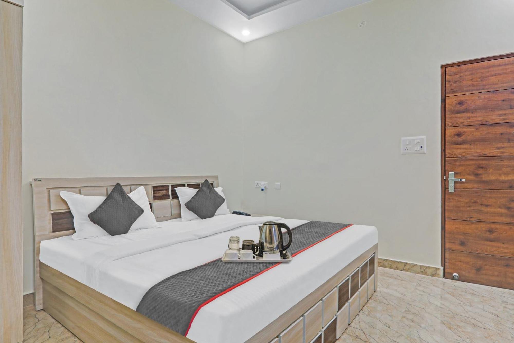 Townhouse P.S.Palace Near Amausi Metro Station Λάκναου Εξωτερικό φωτογραφία