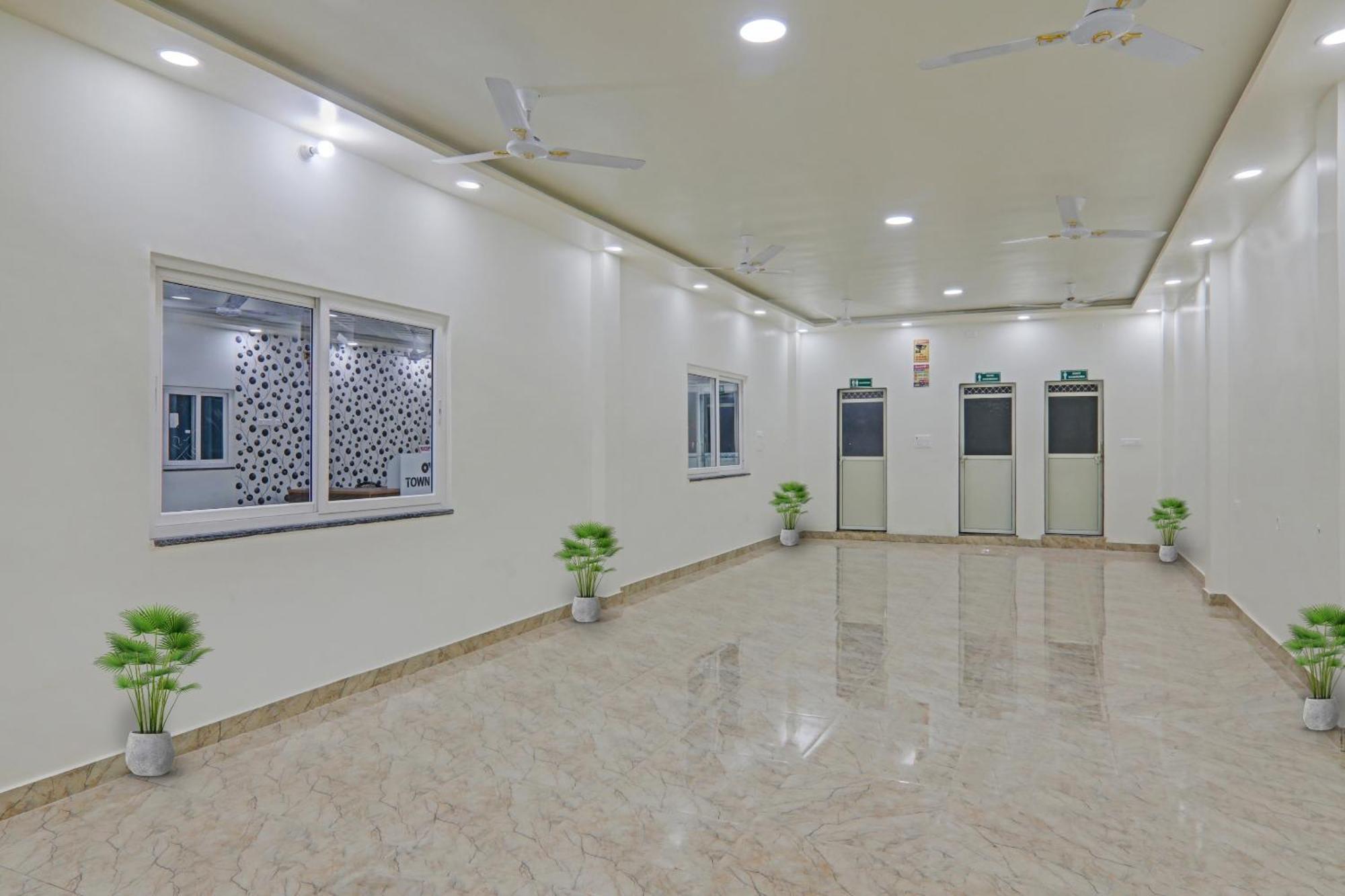 Townhouse P.S.Palace Near Amausi Metro Station Λάκναου Εξωτερικό φωτογραφία